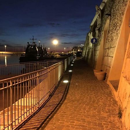 Quattro Stelle Al Porto Guest House Civitavecchia Exterior photo